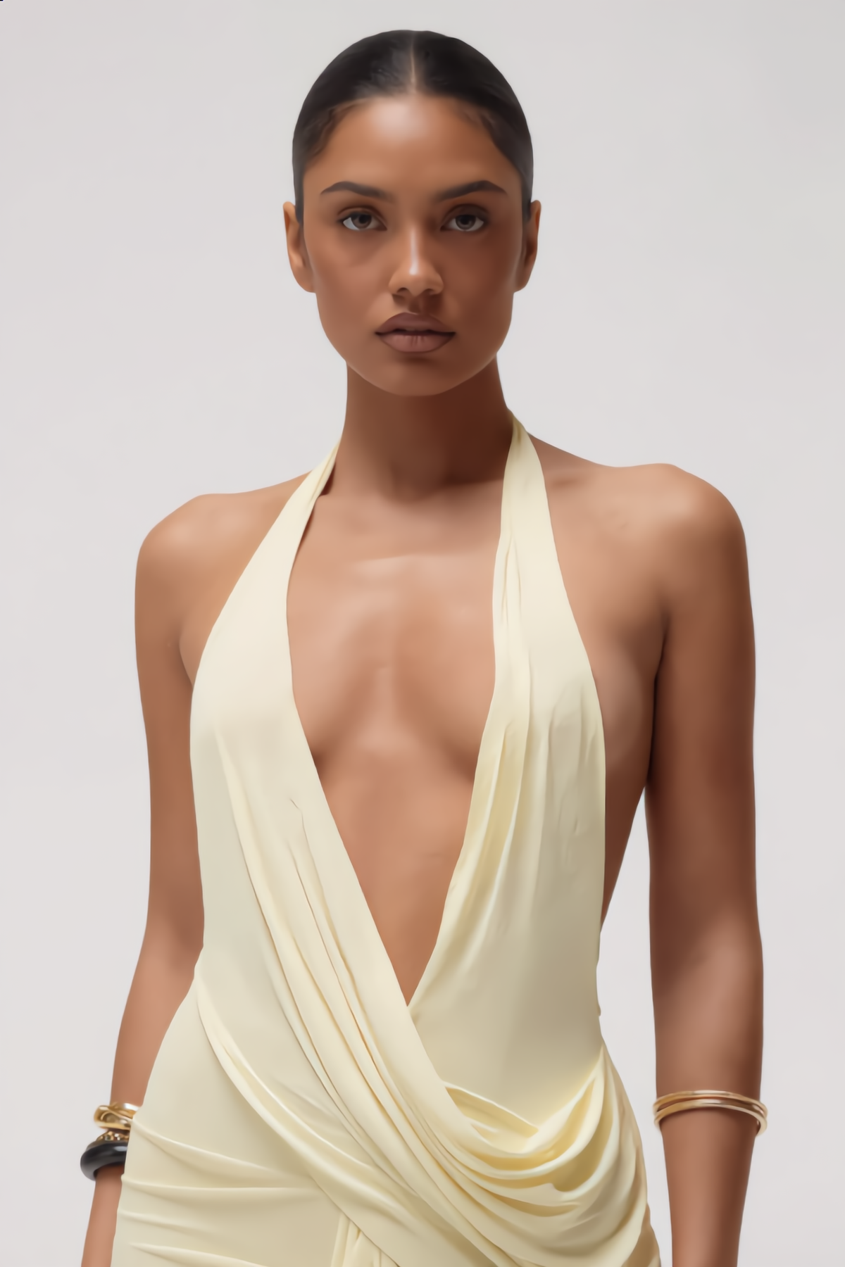 SIENNA – gros plan buste
