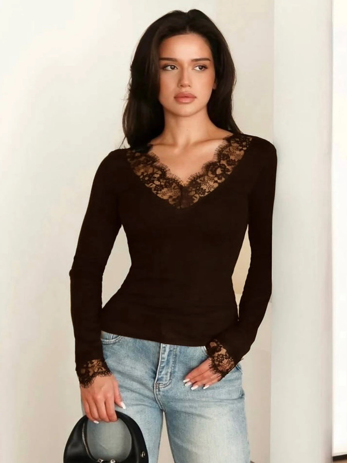 Top ROXANE – Col V à volants de dentelle