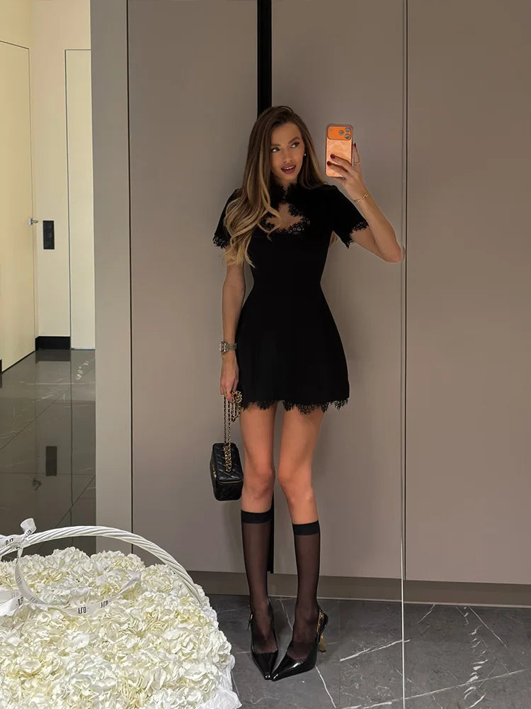 Robe ODÉLIA – Mini col roulé dentelle